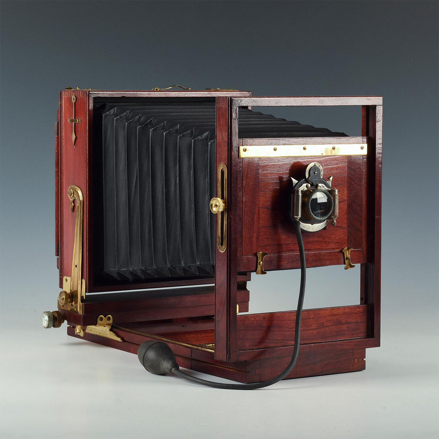 EARLY 20TH C. SENECA PLATE BELLOWS CAMERA