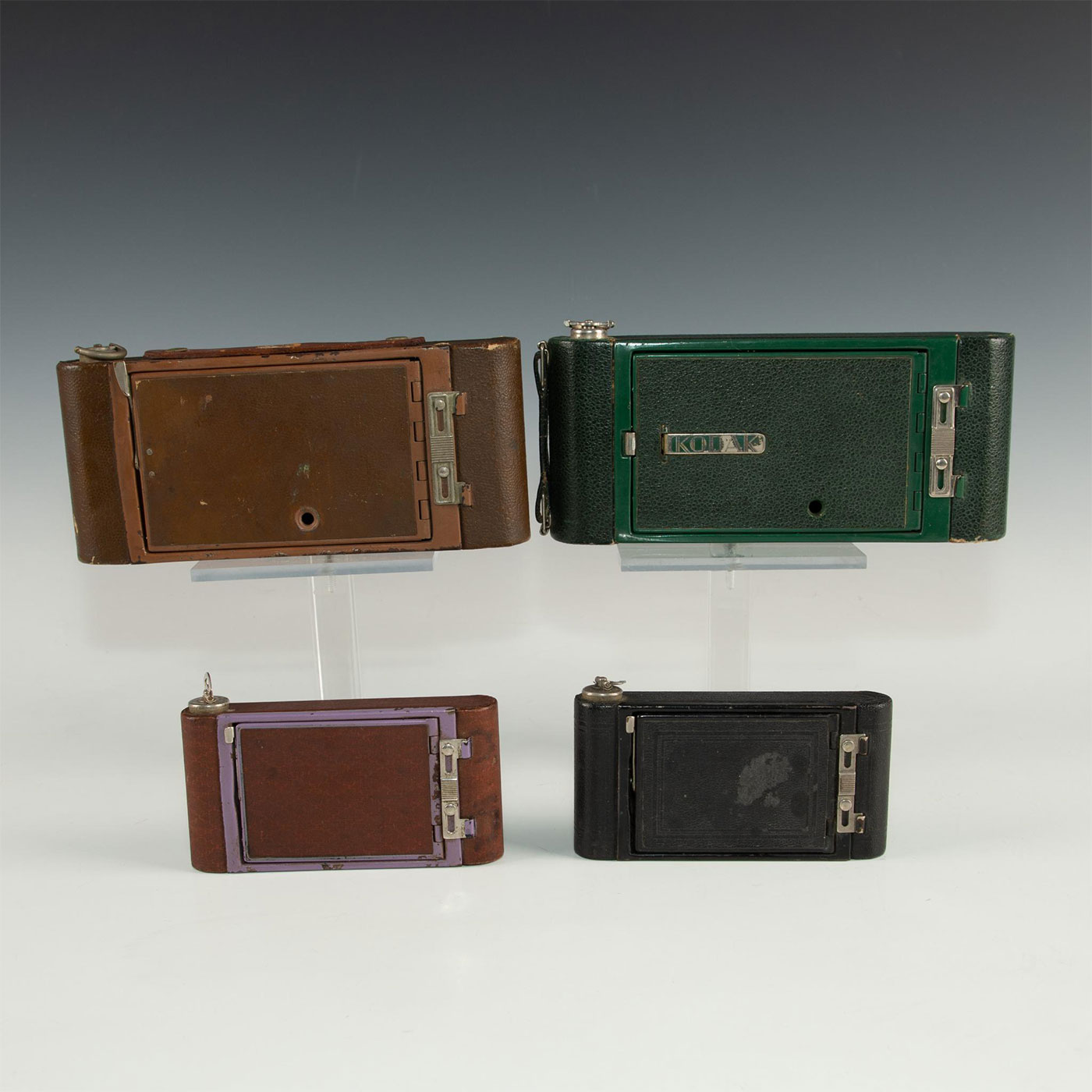 GROUP OF FOUR MULTICOLORED KODAK FOLDING CAMERAS - Image 13 of 13