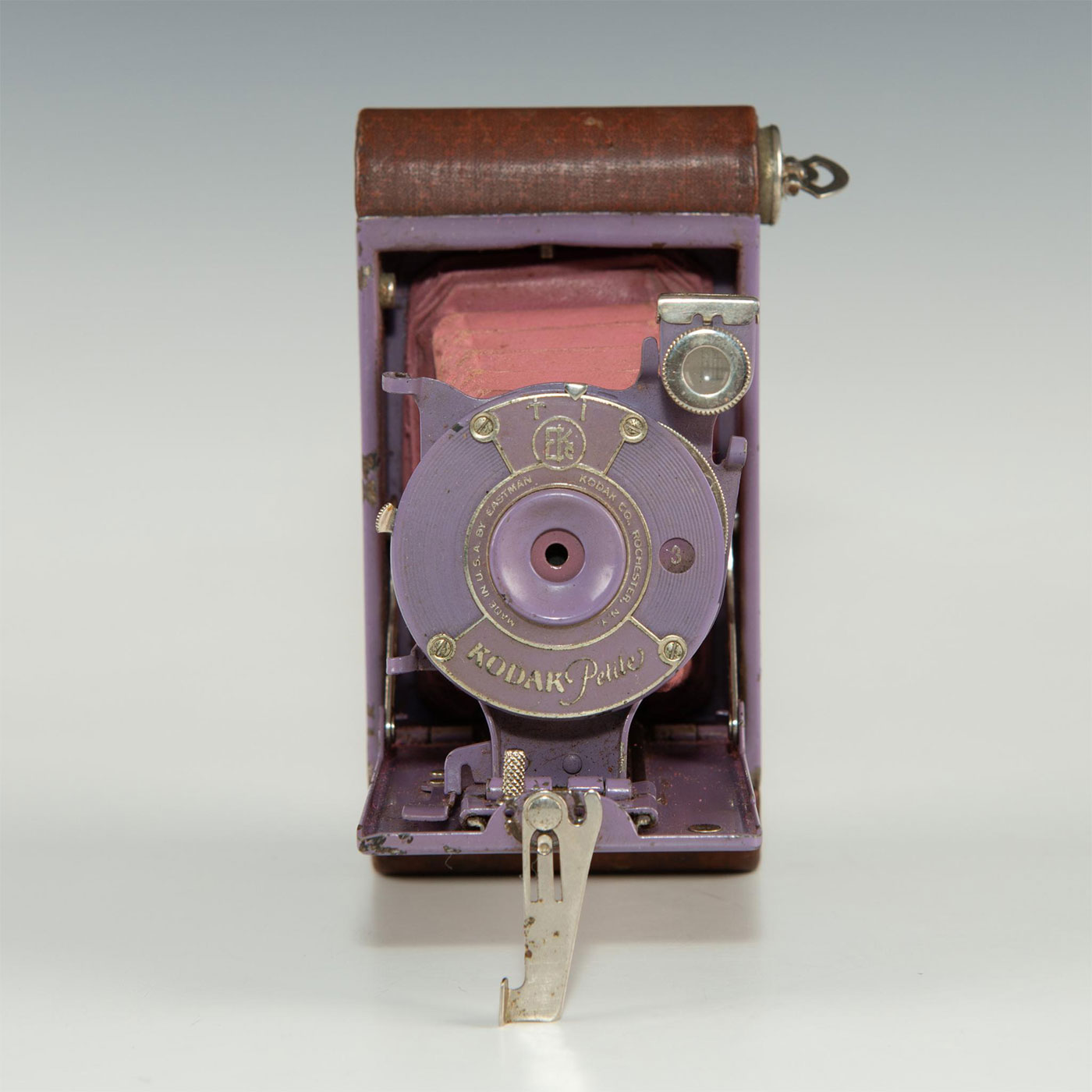 GROUP OF FOUR MULTICOLORED KODAK FOLDING CAMERAS - Image 2 of 13