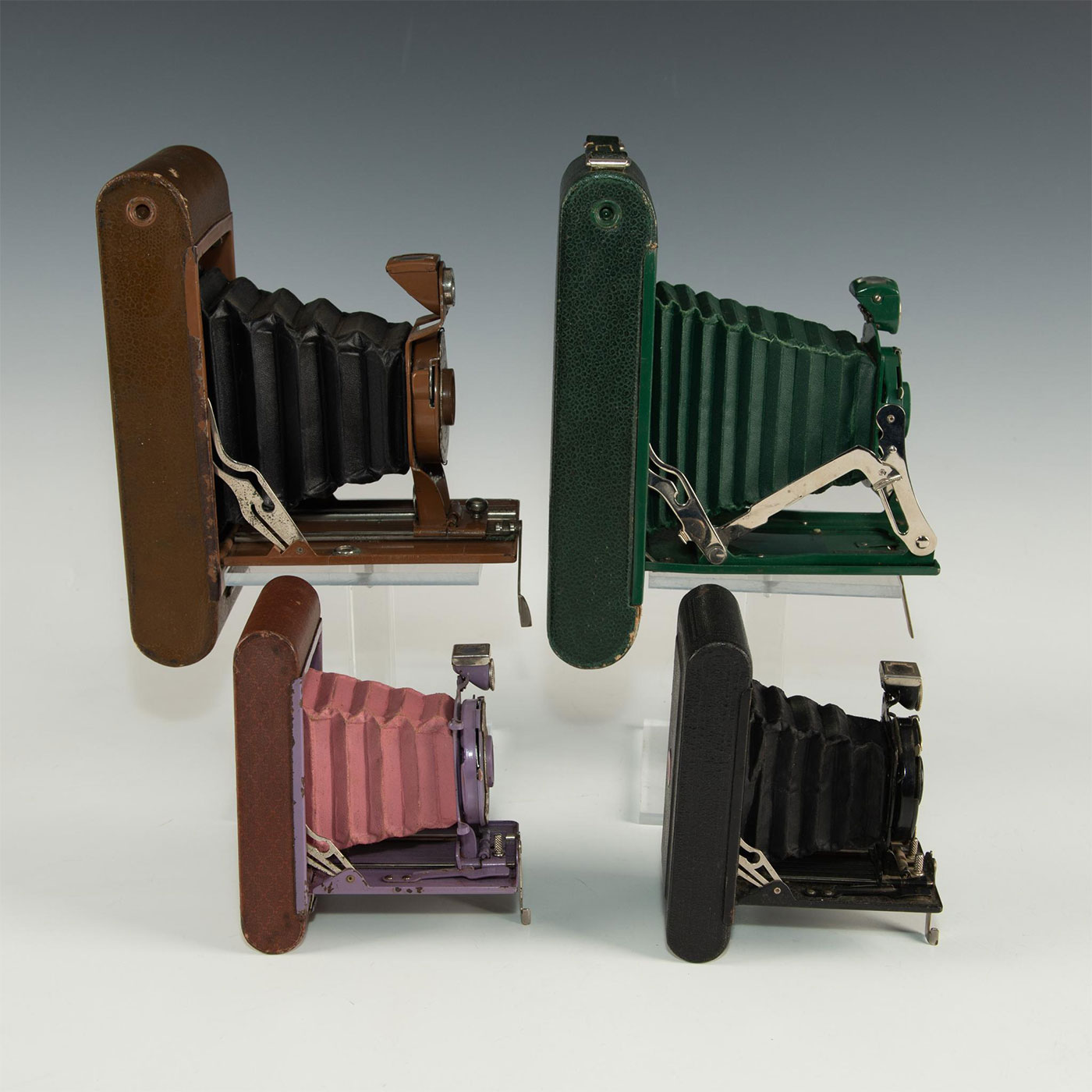 GROUP OF FOUR MULTICOLORED KODAK FOLDING CAMERAS - Image 12 of 13