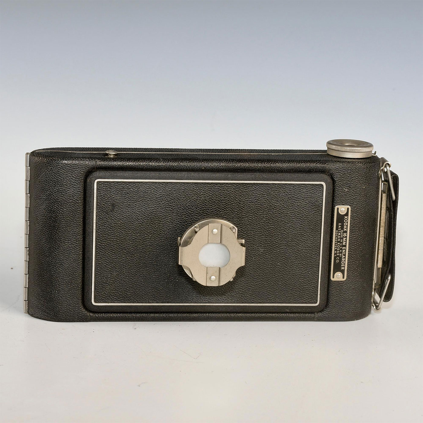 2 KODAK FORWARD FOLDING CAMERAS, 1 16MM ENLARGER - Image 5 of 6