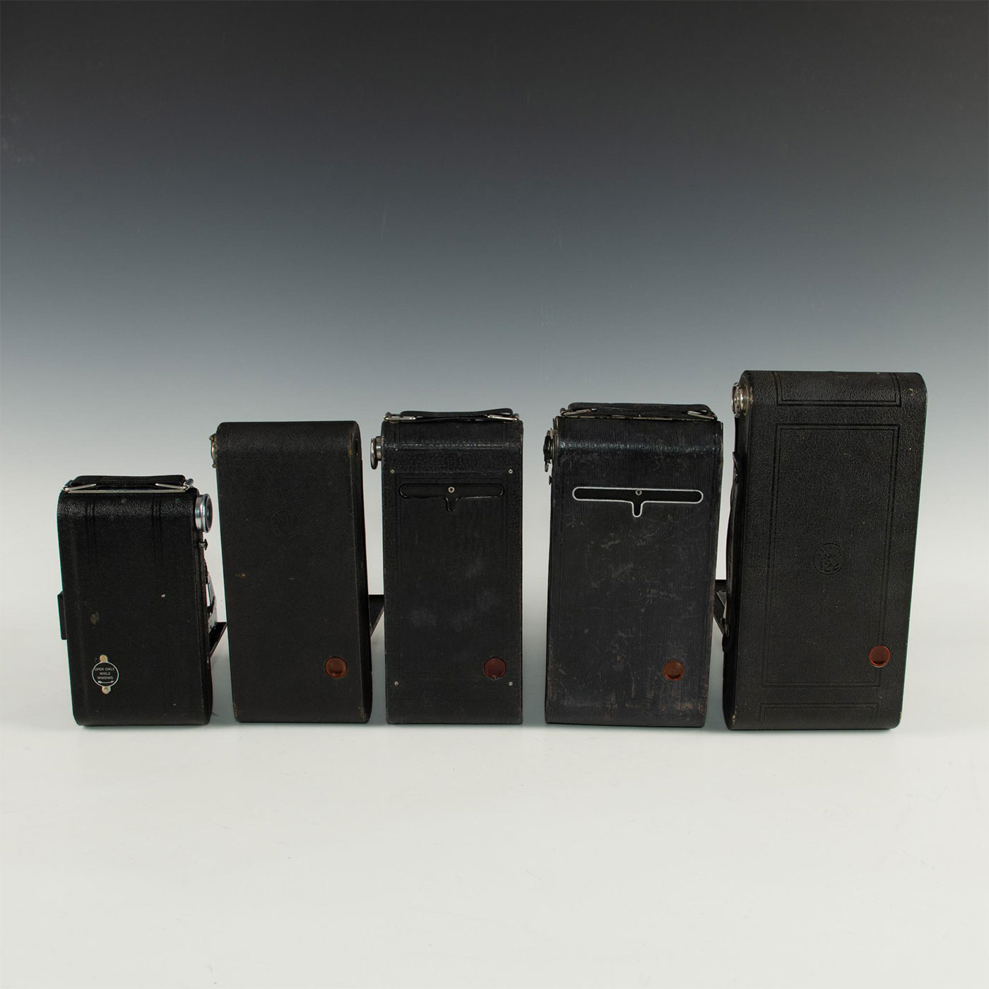 GROUP OF FIVE ANTIQUE KODAK FOLDING FILM CAMERAS - Image 14 of 16