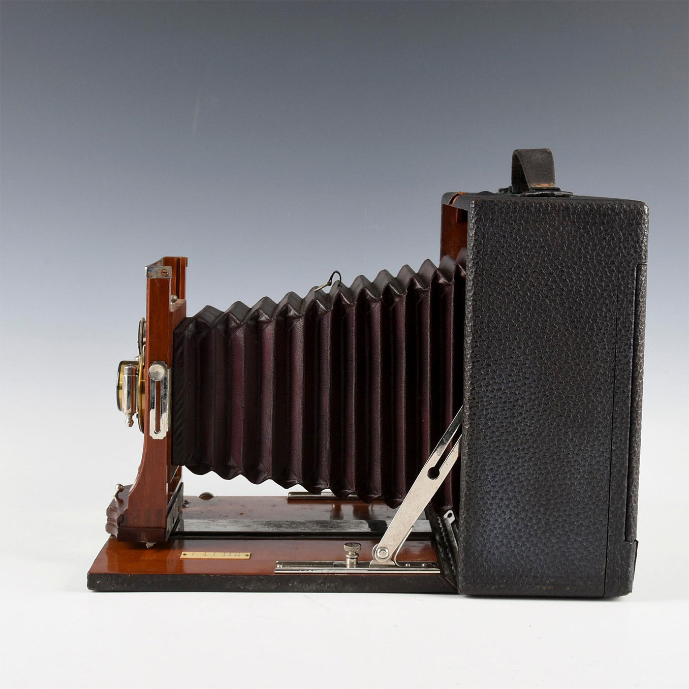 ANTIQUE FOLDING PLATE CAMERA WITH CASE, PLATE HOLDERS - Image 3 of 7