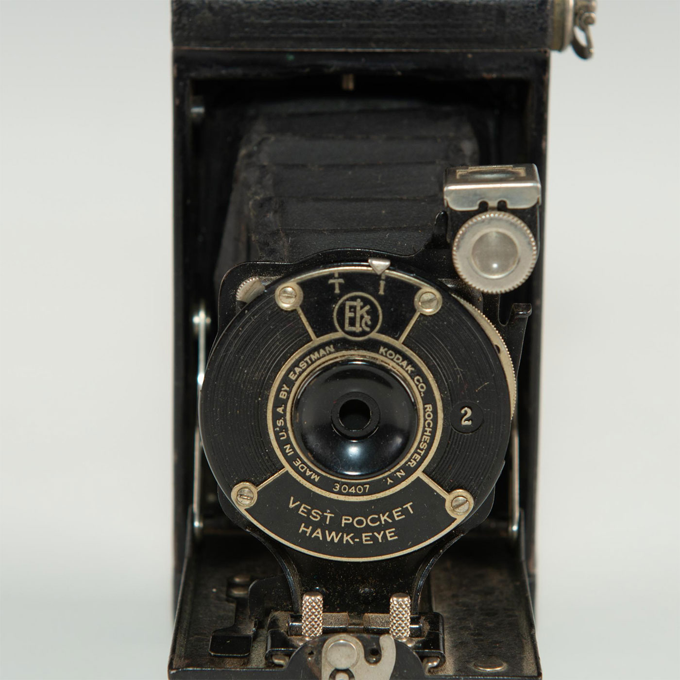 GROUP OF FOUR MULTICOLORED KODAK FOLDING CAMERAS - Image 5 of 13