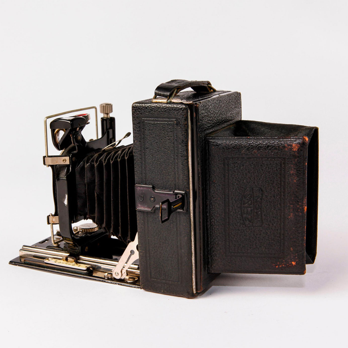 ZEISS IKON SUPER IKONTA SYNCHRONIZED RANGEFINDER CAMERA - Image 11 of 11