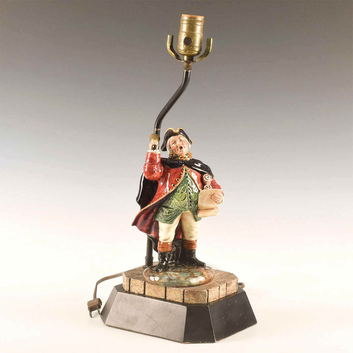 ROYAL DOULTON ELECTRIC LAMP TOWN CRIER HN 2119