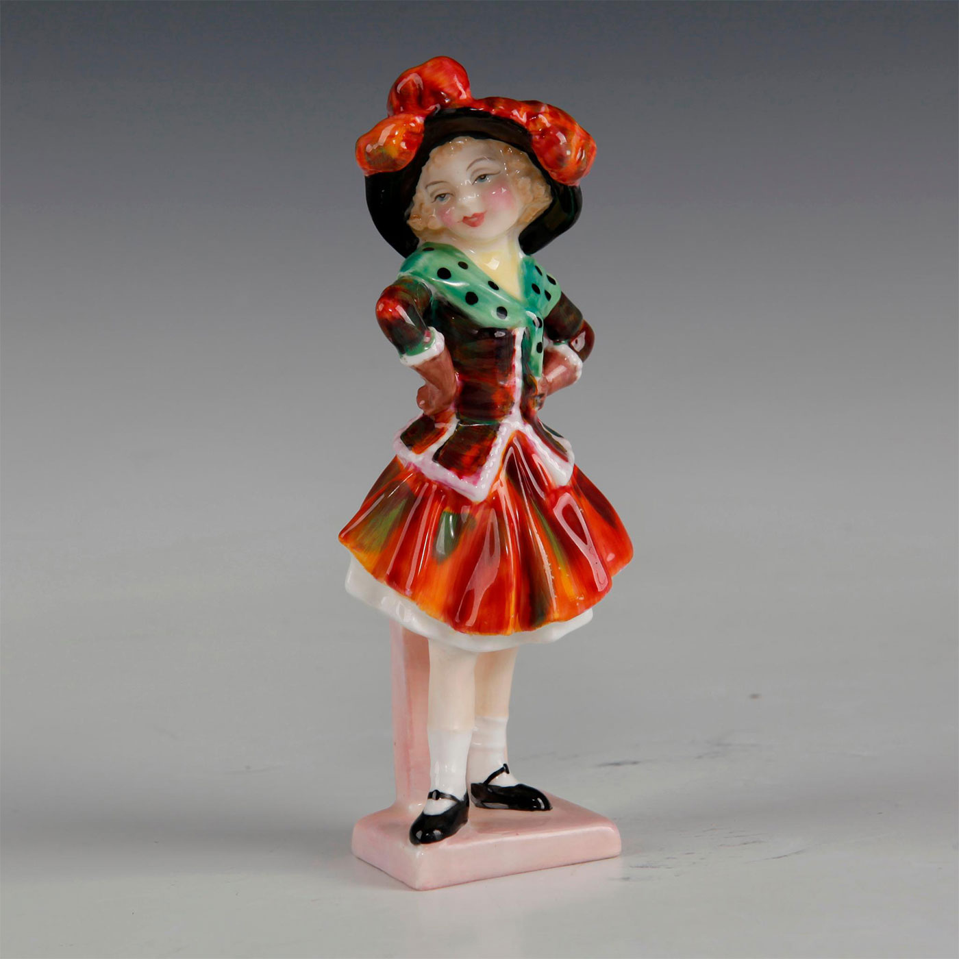 ROYAL DOULTON FIGURINE, PEARLY GIRL HN2036