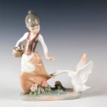 LLADRO FIGURINE, AGGRESSIVE GOOSE