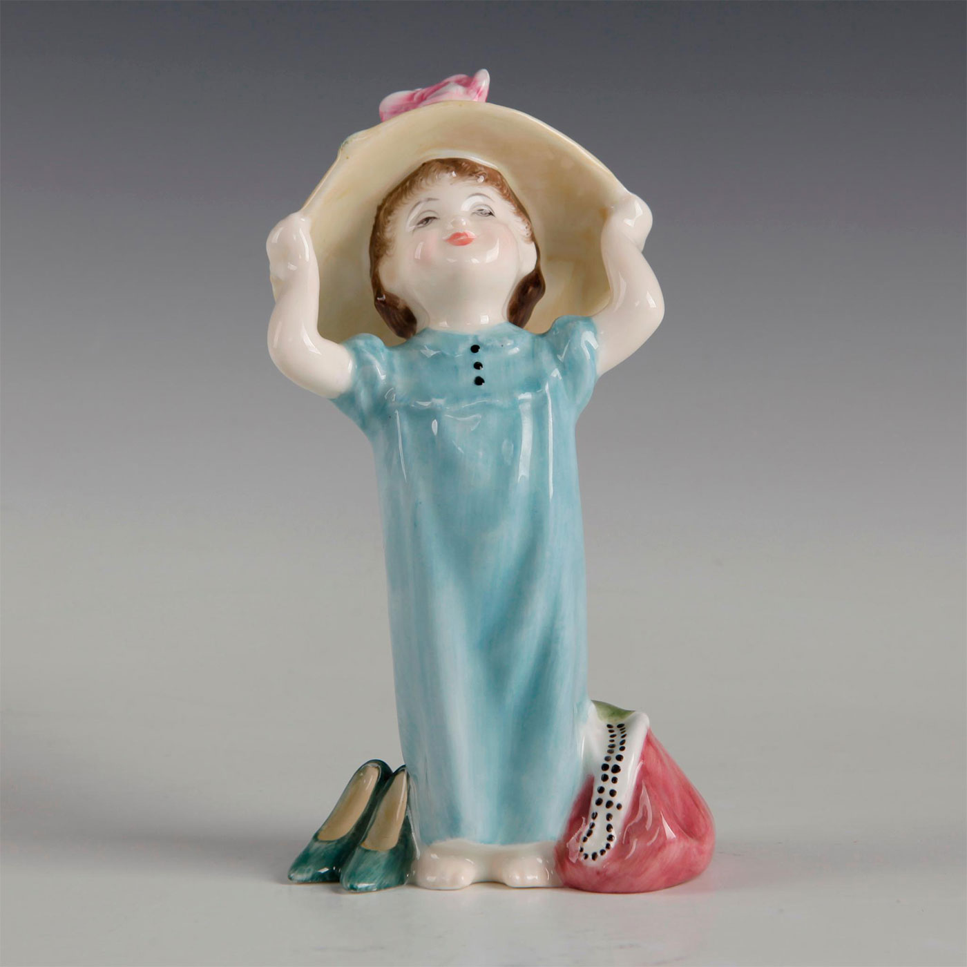 ROYAL DOULTON FIGURINE, MAKE BELIEVE HN2225