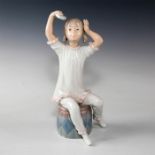 LLADRO FIGURINE, GIRL SHAMPOOING HER HAIR