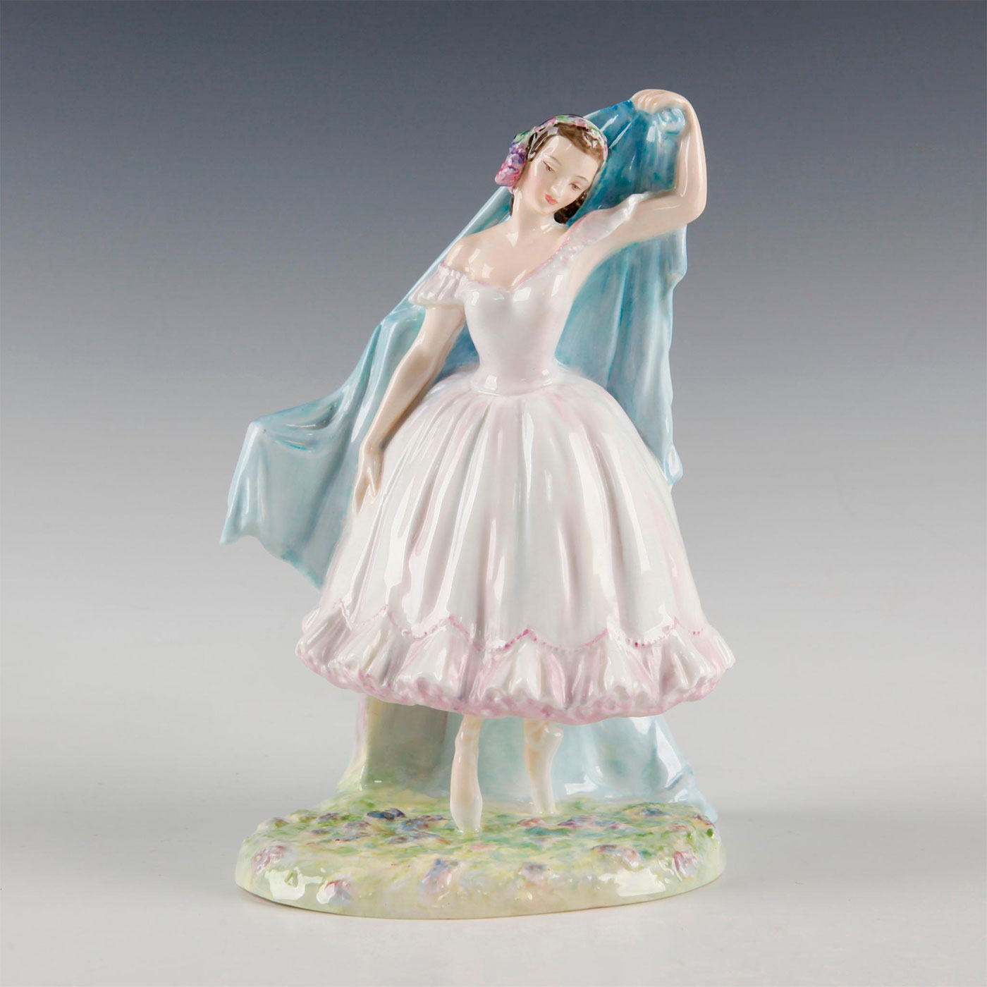 ROYAL DOULTON FIGURINE GISELLE THE FOREST GLADE HN2140