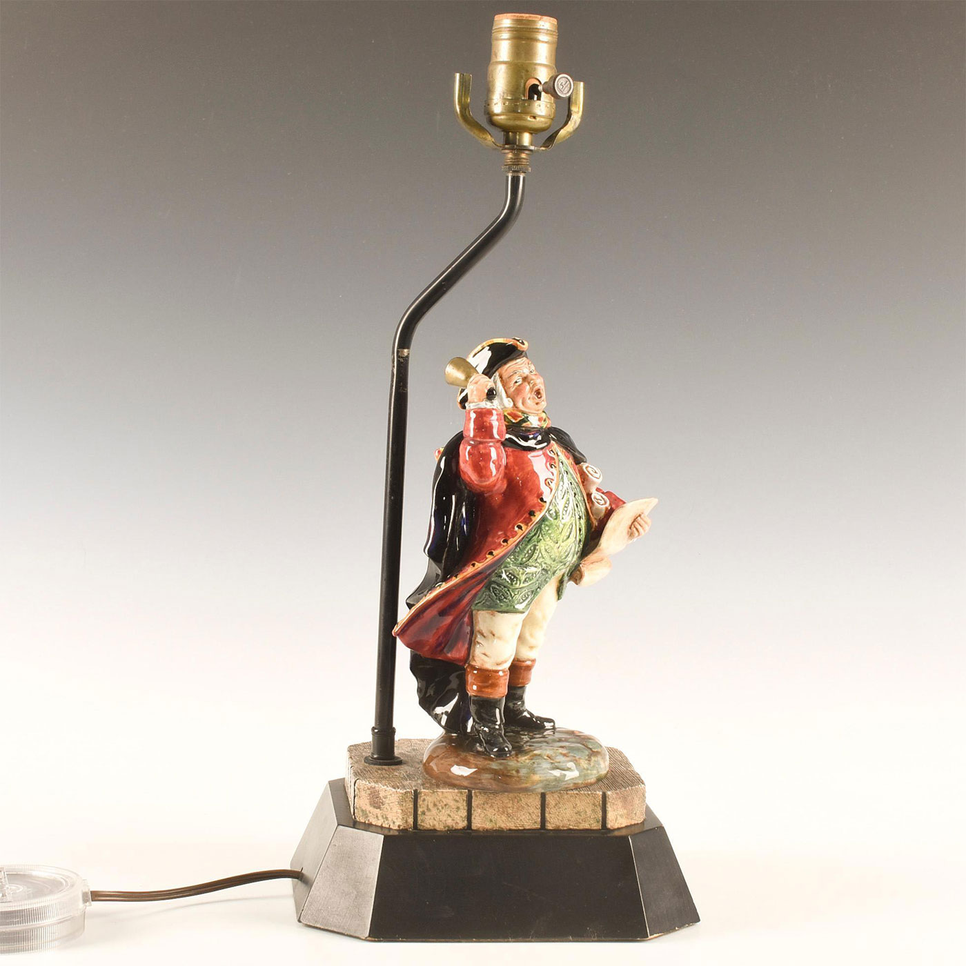 ROYAL DOULTON ELECTRIC LAMP TOWN CRIER HN 2119 - Image 5 of 6