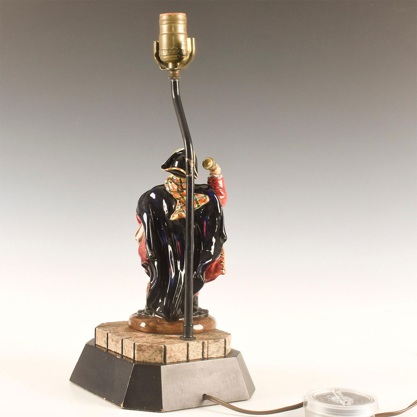 ROYAL DOULTON ELECTRIC LAMP TOWN CRIER HN 2119 - Image 4 of 6