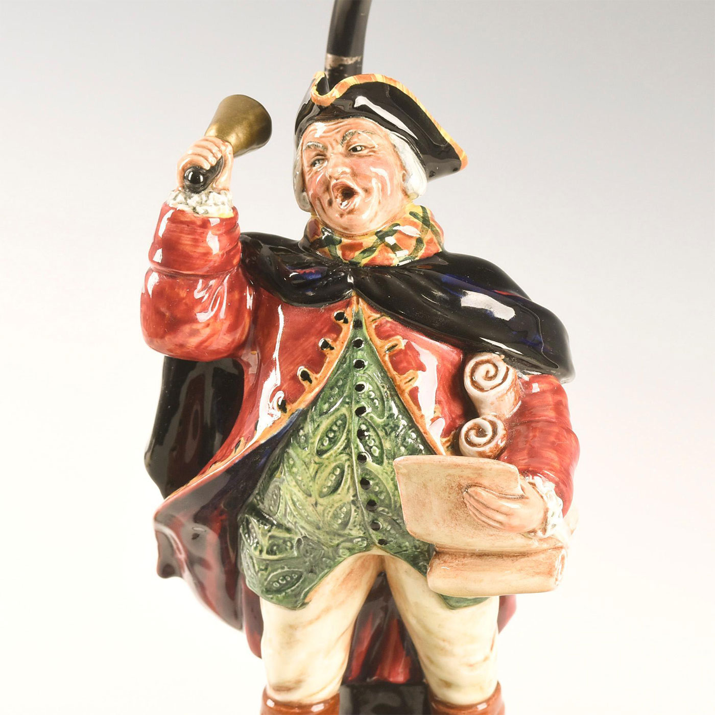 ROYAL DOULTON ELECTRIC LAMP TOWN CRIER HN 2119 - Image 2 of 6