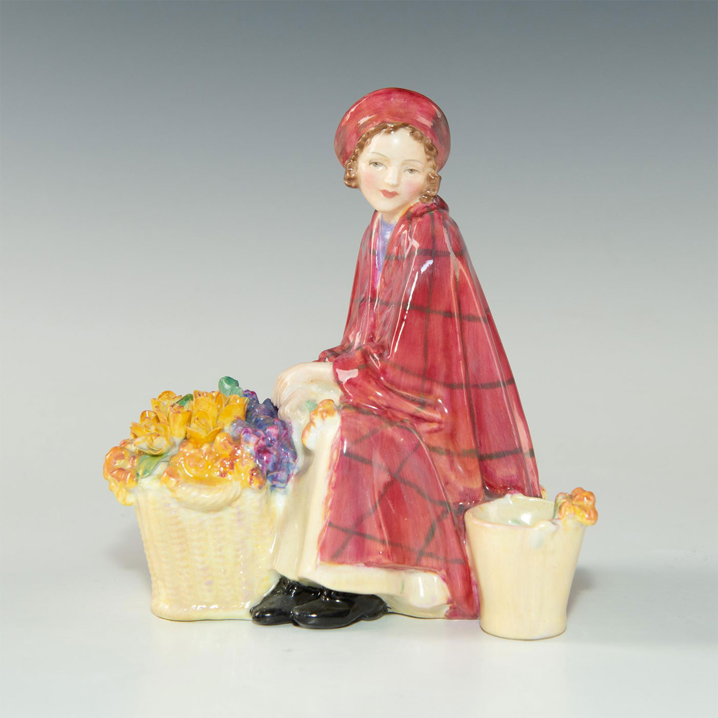 ROYAL DOULTON FIGURINE, BONNIE LASSIE HN1618