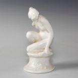 ROYAL DOULTON ART DECO FIGURINE FEMALE STUDY HN606