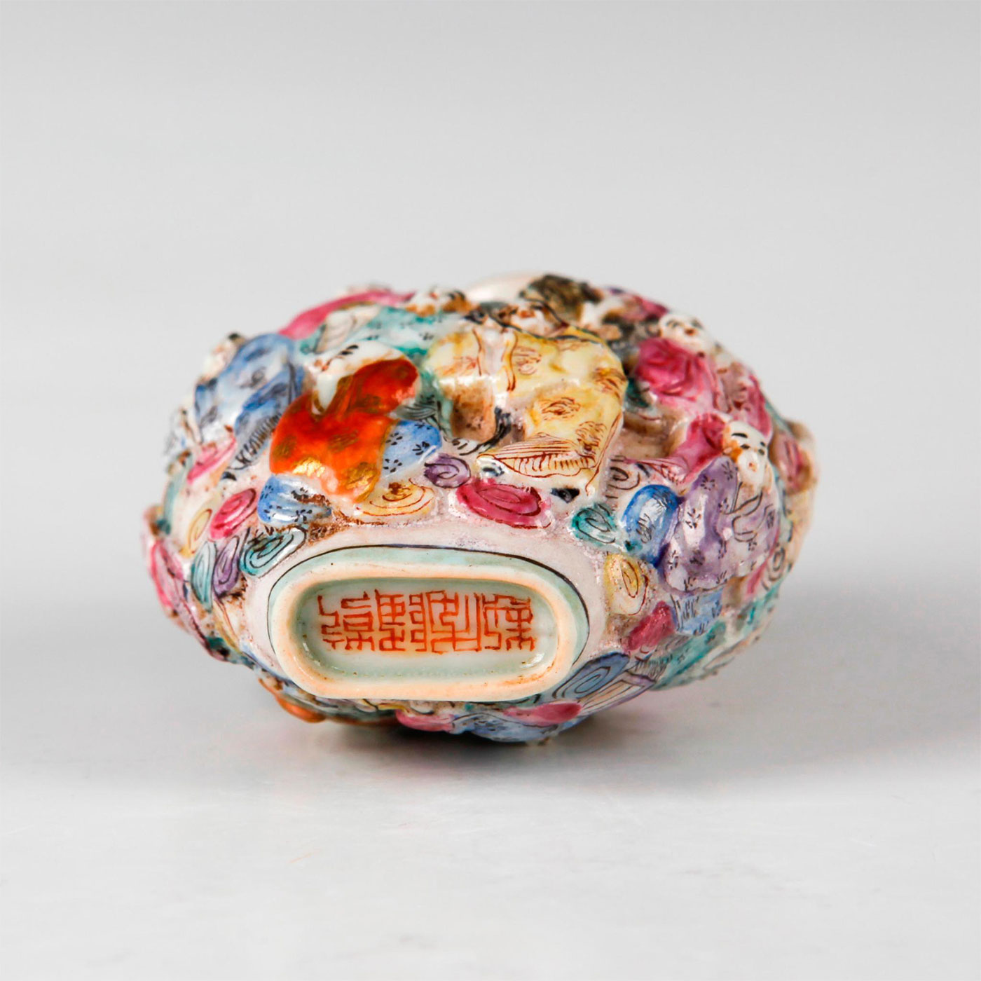 CHINESE FAMILLE ROSE IMMORTAL ARHATS SNUFF BOTTLE - Image 5 of 5