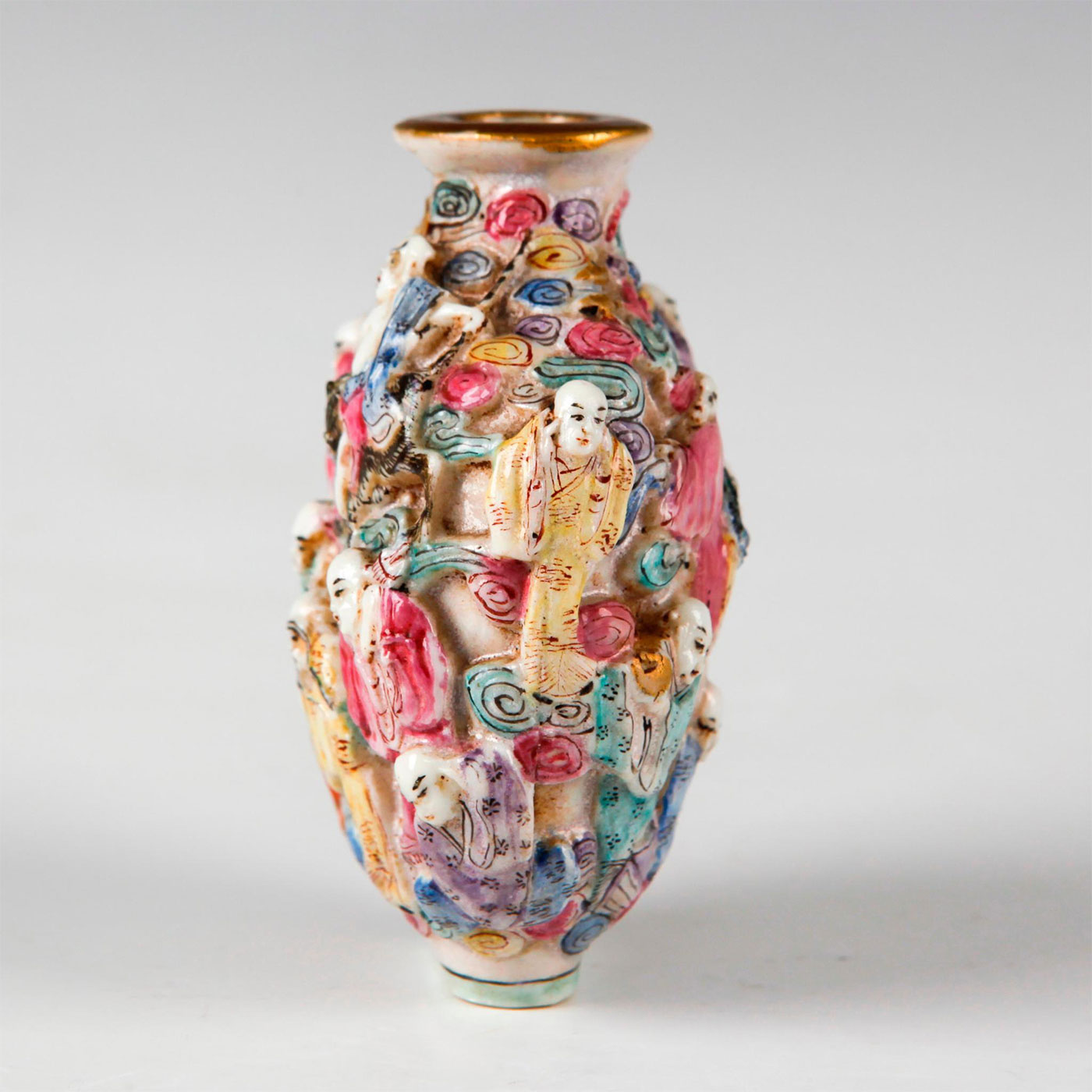 CHINESE FAMILLE ROSE IMMORTAL ARHATS SNUFF BOTTLE - Image 4 of 5