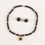 ONYX BEAD & 18K GOLD NECKLACE W/18K GOLD & OVAL ONYX DIAMOND PENDANT. TWO GOLD ONYX EARRINGS