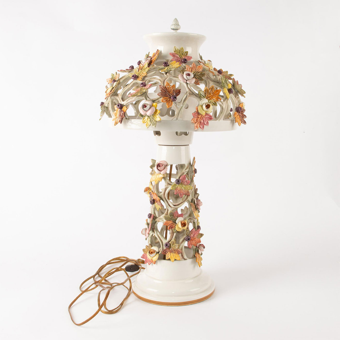 VICTORIAN MAJOLICA INSPIRED CERAMIC FLORAL TABLE LAMP - Image 6 of 7