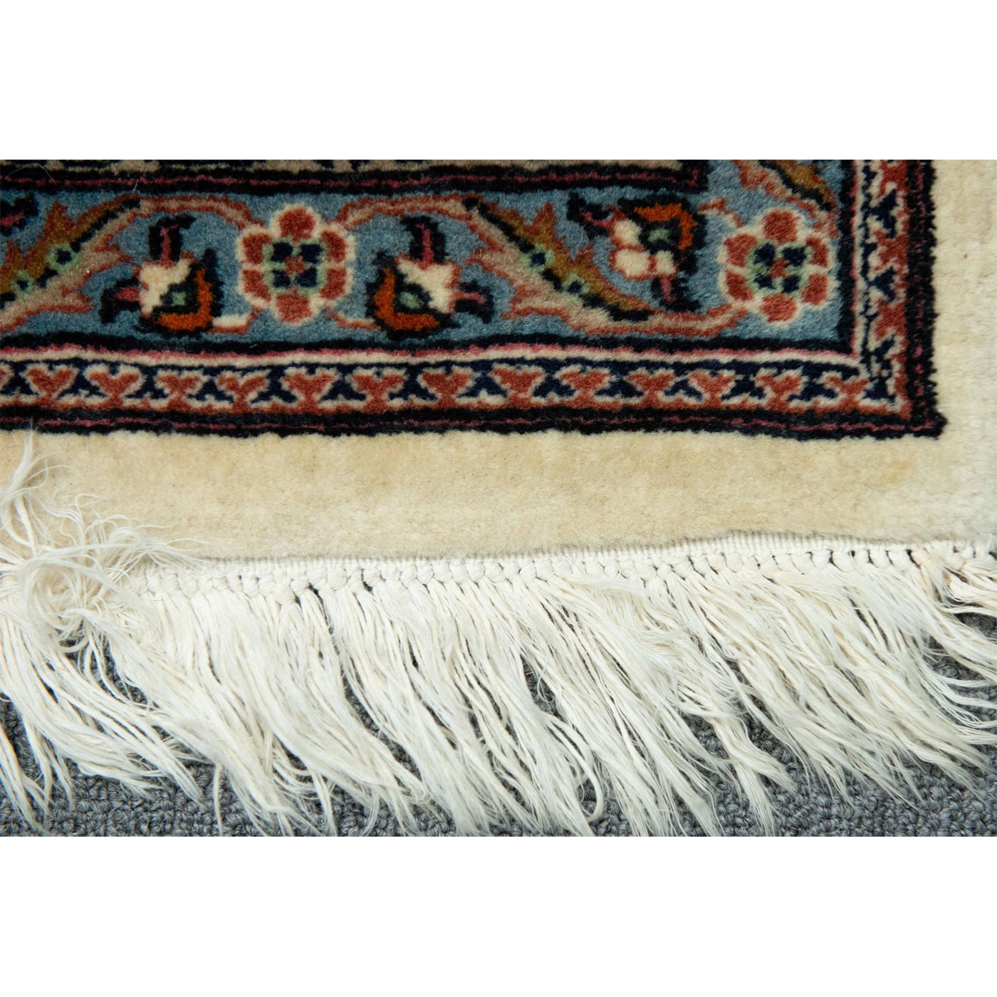 LARGE DECORATIVE ORIENTAL RUG - Image 9 of 9