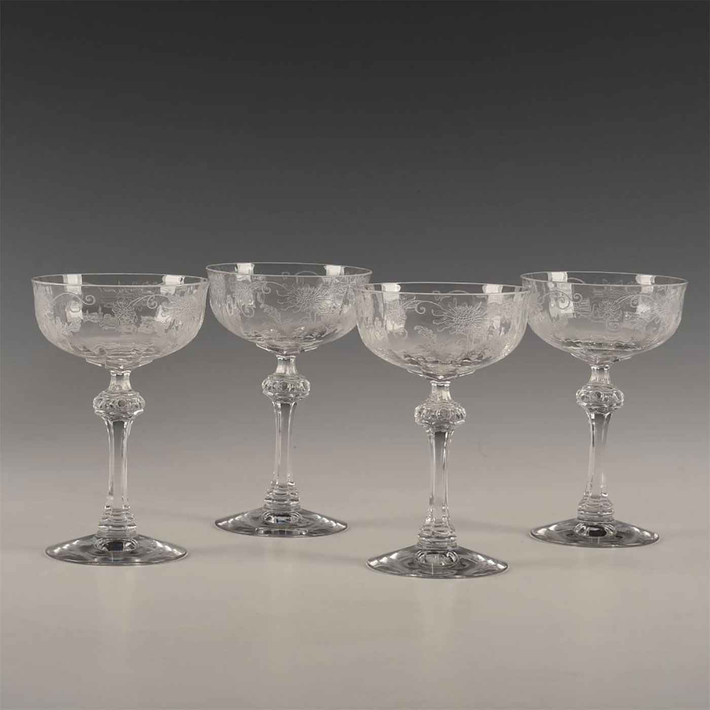 SET OF 5 WINE GLASSES, 4 GOBLETS, AND DUCK AERATOR - Image 6 of 9