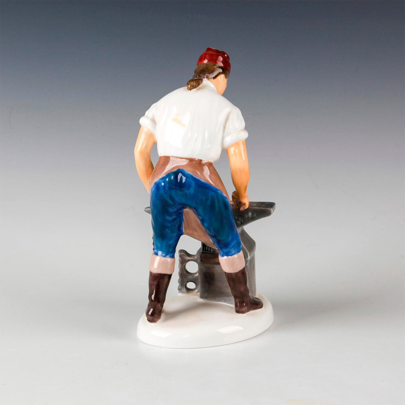 ROYAL DOULTON FIGURE BLACKSMITH OF WILLIAMSBURG HN2240 - Image 2 of 3