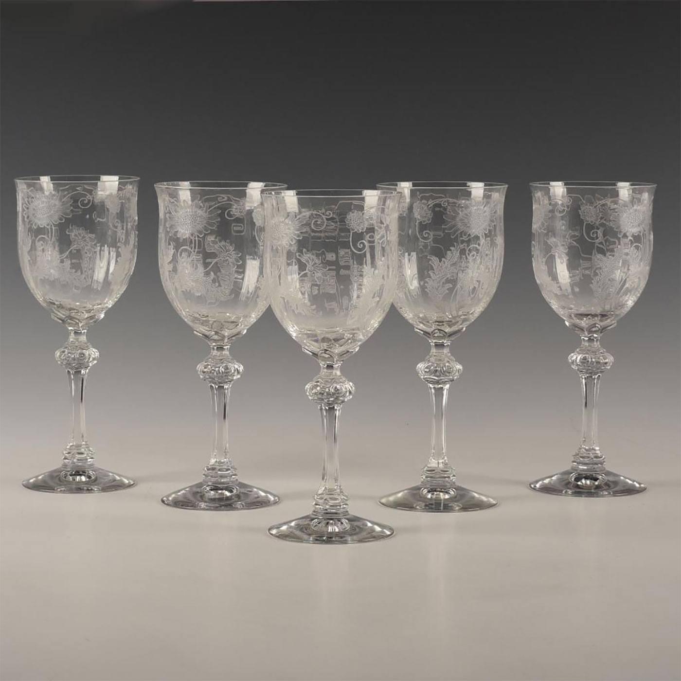 SET OF 5 WINE GLASSES, 4 GOBLETS, AND DUCK AERATOR - Image 8 of 9
