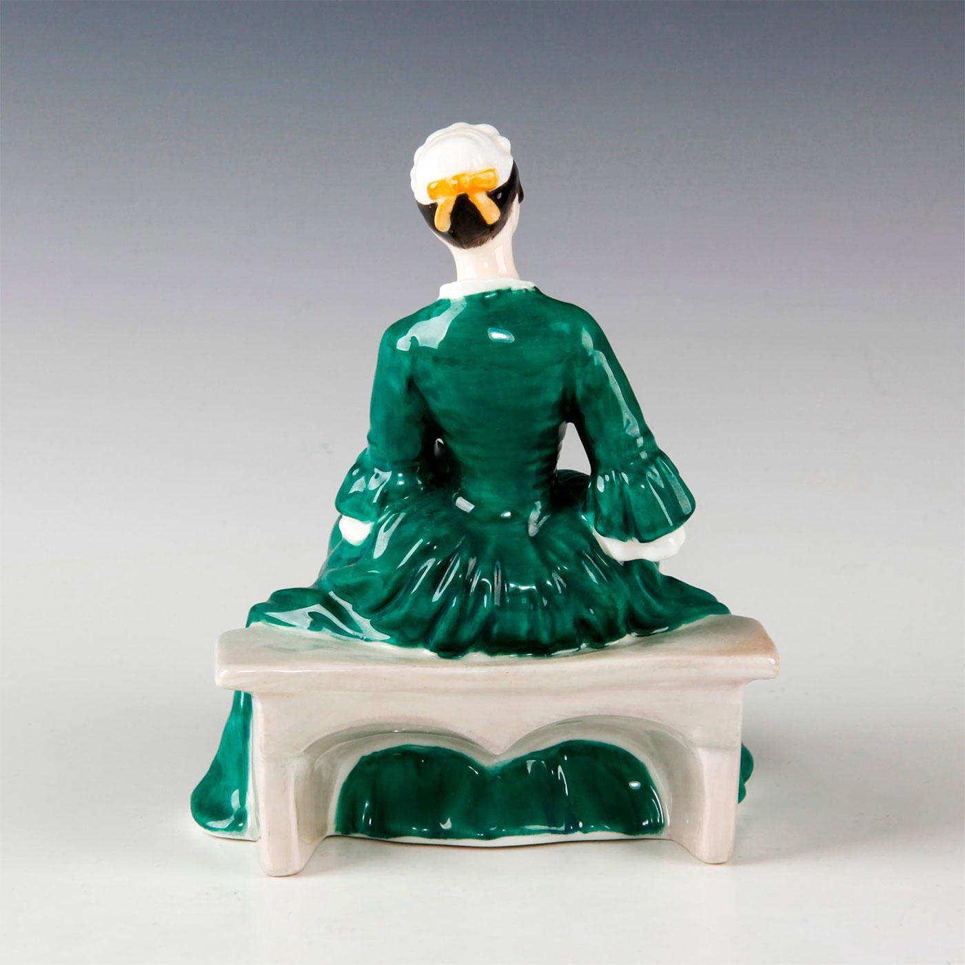 ROYAL DOULTON FIGURINE, LADY FROM WILLIAMSBURG HN2228 - Image 2 of 3