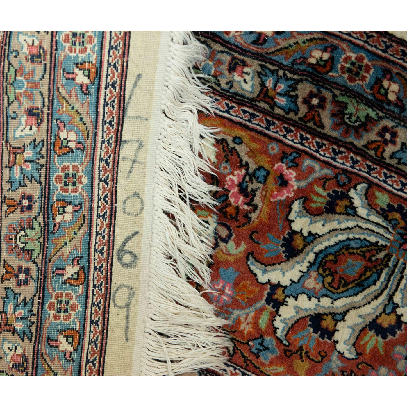 LARGE DECORATIVE ORIENTAL RUG - Image 8 of 9