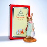 ROYAL DOULTON BUNNYKINS FIGURINE SHOPPER DB233