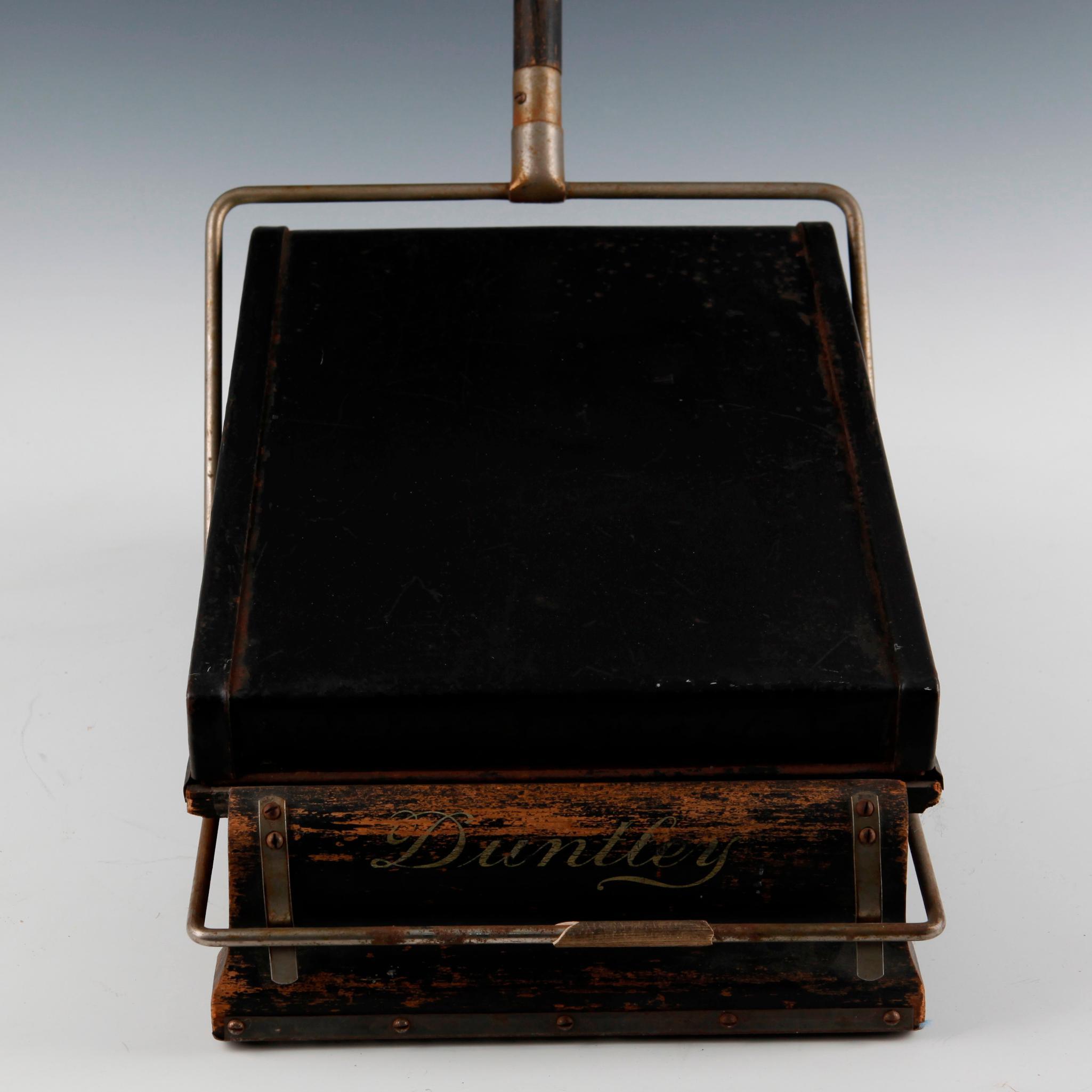 ANTIQUE CARPET SWEEPER VACUUM CLEANER - Image 3 of 6