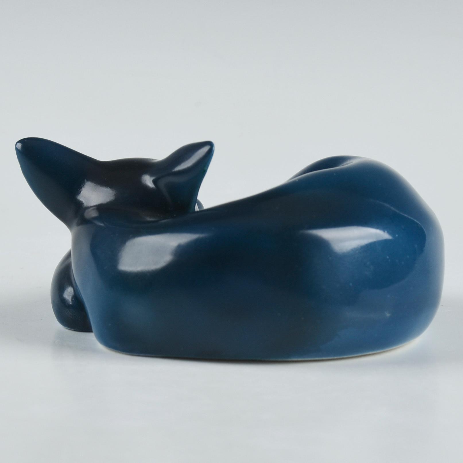 ROYAL DOULTON ANIMAL FIGURE, BLUE FOX CURLED HN147D - Image 3 of 4