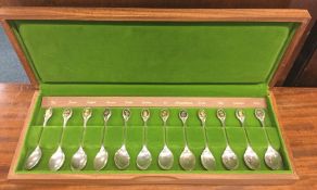 A boxed set of twelve silver teaspoons. Approx. 30