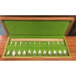 A boxed set of twelve silver teaspoons. Approx. 30