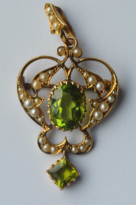 An attractive Victorian 15 carat peridot and pearl