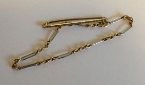 A small gold bracelet together with a brooch. Appr