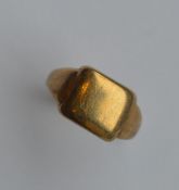 A gent's 9 carat signet ring. Approx. 4.8 grams. E