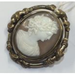 An oval swivel cameo of a lady's head. Approx. 30