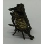 A novelty cold painted bronze of two cats. Est. £5