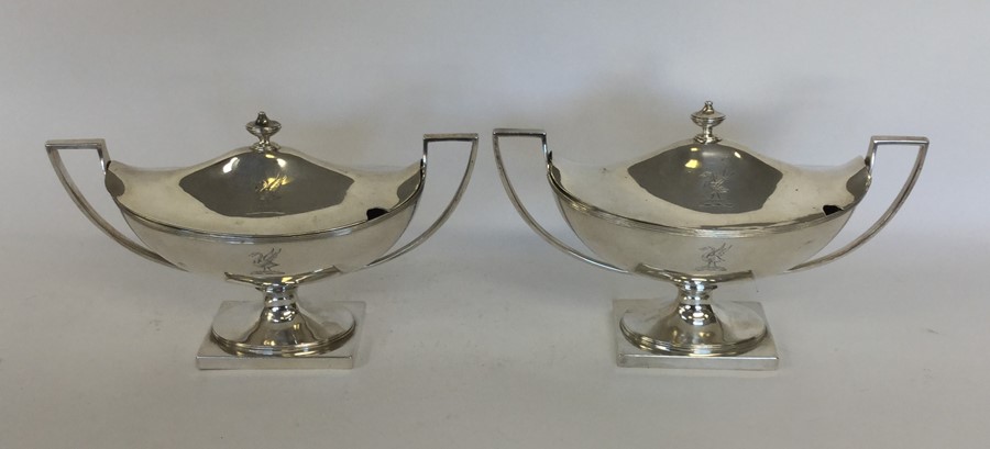 A good pair of Georgian silver tureens and covers - Image 2 of 2