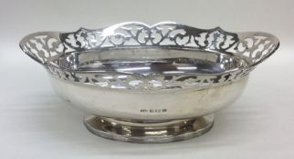 An Edwardian silver sweet dish with reeded border.