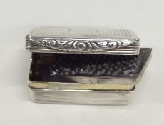 A Georgian silver hinged top nutmeg grater with gi