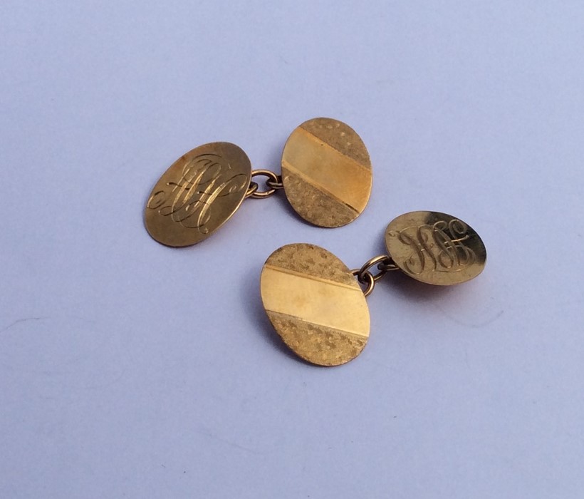 A pair of 9 carat oval cufflinks. Approx. 4 grams.