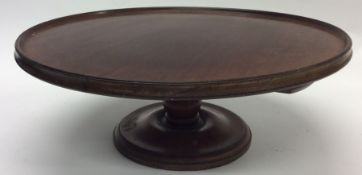 A mahogany lazy susan on circular base. Est. £30 -