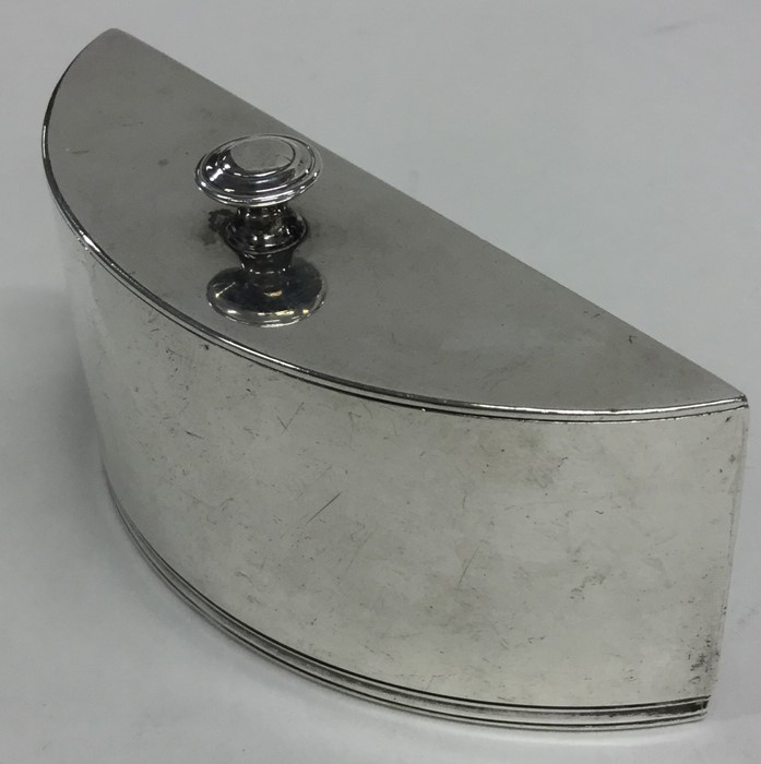 An unusual Georgian cast silver snuff box with lif - Image 2 of 2
