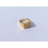 KUTCHINSKY: A heavy 18 carat gold modernistic ring