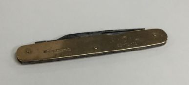 A small 9 carat penknife. Approx. 14 grams. Est. £