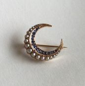 A sapphire and pearl crescent brooch in 9 carat ro