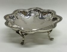 An Edwardian silver bonbon dish with pierced decor